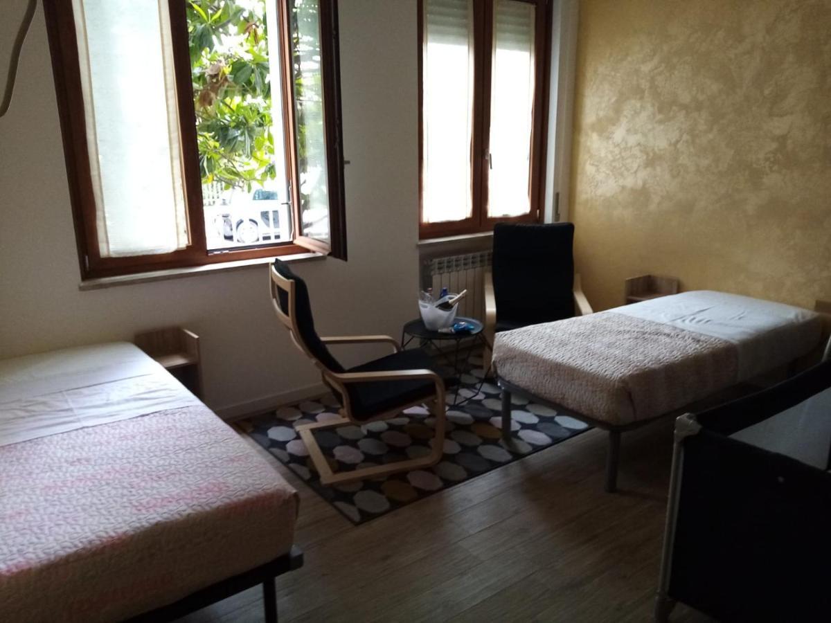 Emmanueli65 Fronte Clinica Per 5 Matrimoniale 2 Singoli 1 Divano Letto П'яченца Екстер'єр фото