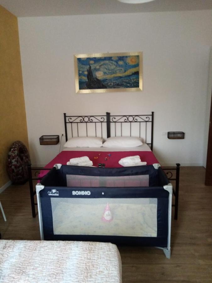 Emmanueli65 Fronte Clinica Per 5 Matrimoniale 2 Singoli 1 Divano Letto П'яченца Екстер'єр фото