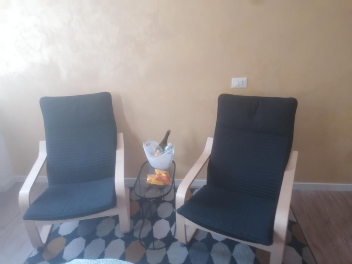 Emmanueli65 Fronte Clinica Per 5 Matrimoniale 2 Singoli 1 Divano Letto П'яченца Екстер'єр фото